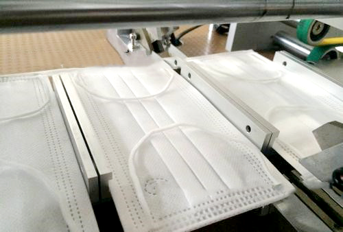 全自動口罩機生產(chǎn)